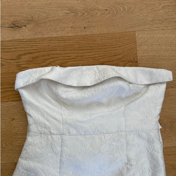 Lulu’s - Destiny Floral Jacquard Strapless Mini Dress Back Bow Detail in White - Picture 2 of 7